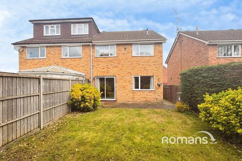 undefined, Harpton Close, Yateley, Hampshire