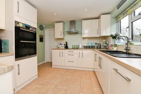 4 bedroom detached house for sale, Downhall Park Way, Rayleigh