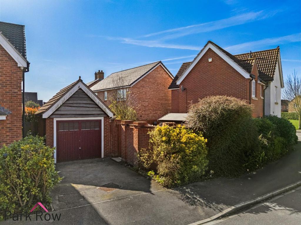 Detached garage
