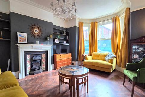 6 bedroom semi-detached house for sale, Upper Cliff Road, Gorleston