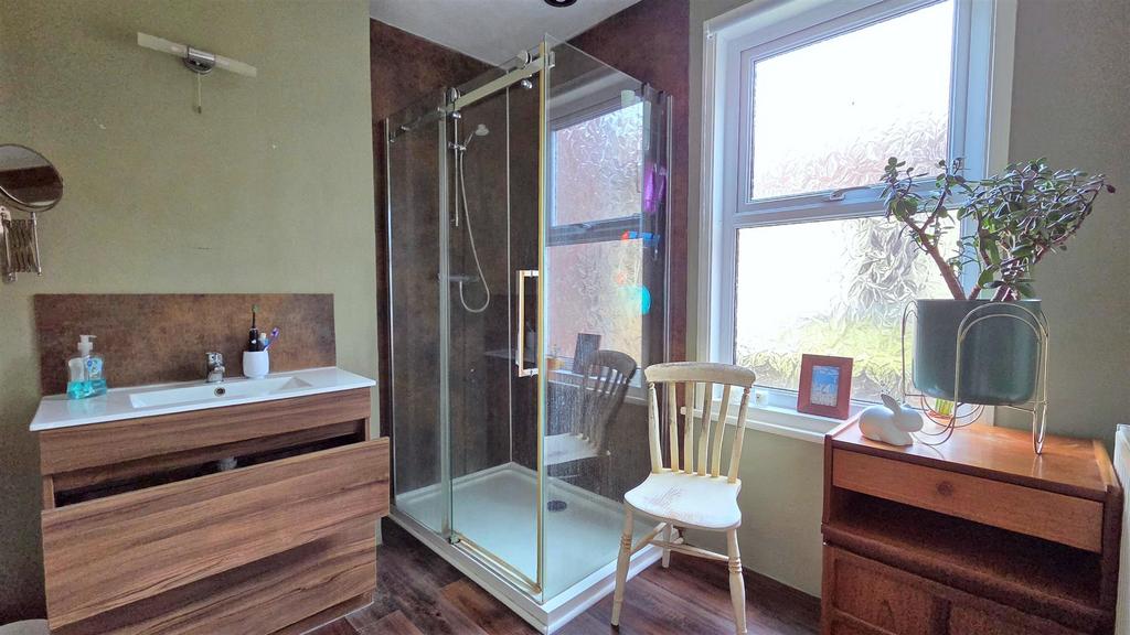 Shower Room (First Floor)