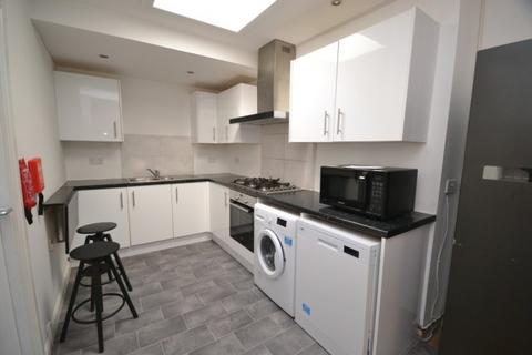 6 bedroom house share to rent, Teversal Avenue