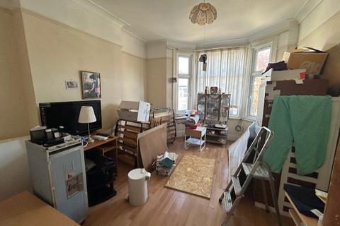 3 bedroom apartment for sale, Bruce Road, London, NW10
