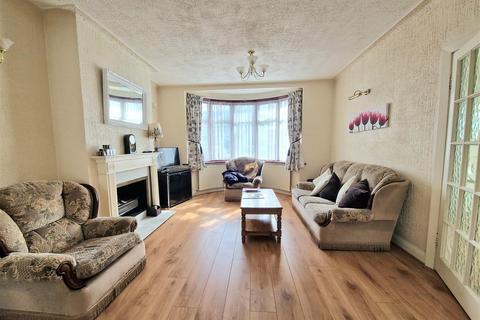 3 bedroom semi-detached house to rent, Carlton Avenue East, Wembley