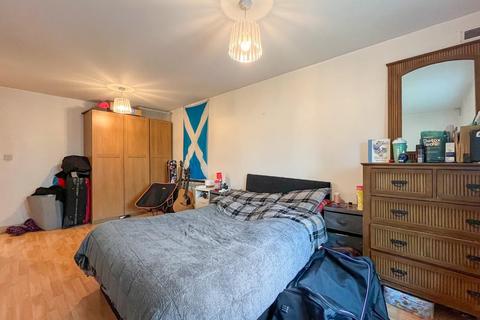 2 bedroom flat to rent, Lovell House, Skinner Lane, Leeds