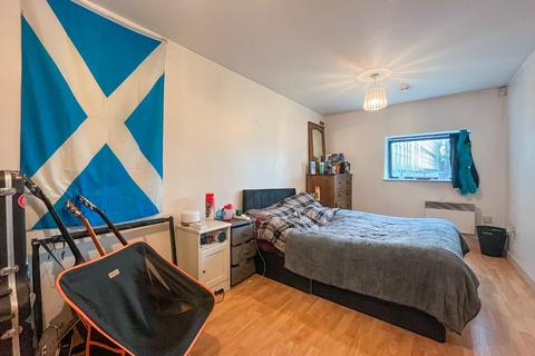2 bedroom flat to rent, Lovell House, Skinner Lane, Leeds