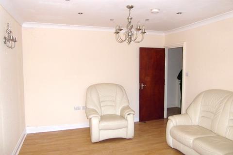 2 bedroom flat to rent, Drayton Gardens, West Drayton UB7