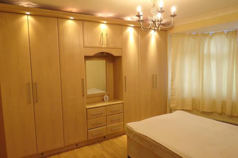 2 bedroom flat to rent, Drayton Gardens, West Drayton UB7