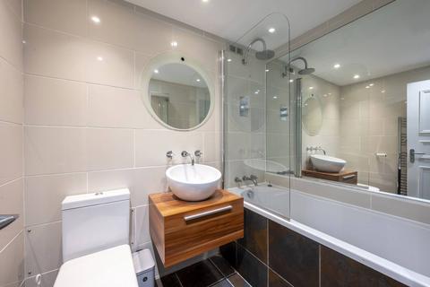 2 bedroom flat to rent, Claudia Place, Southfields, London, SW19