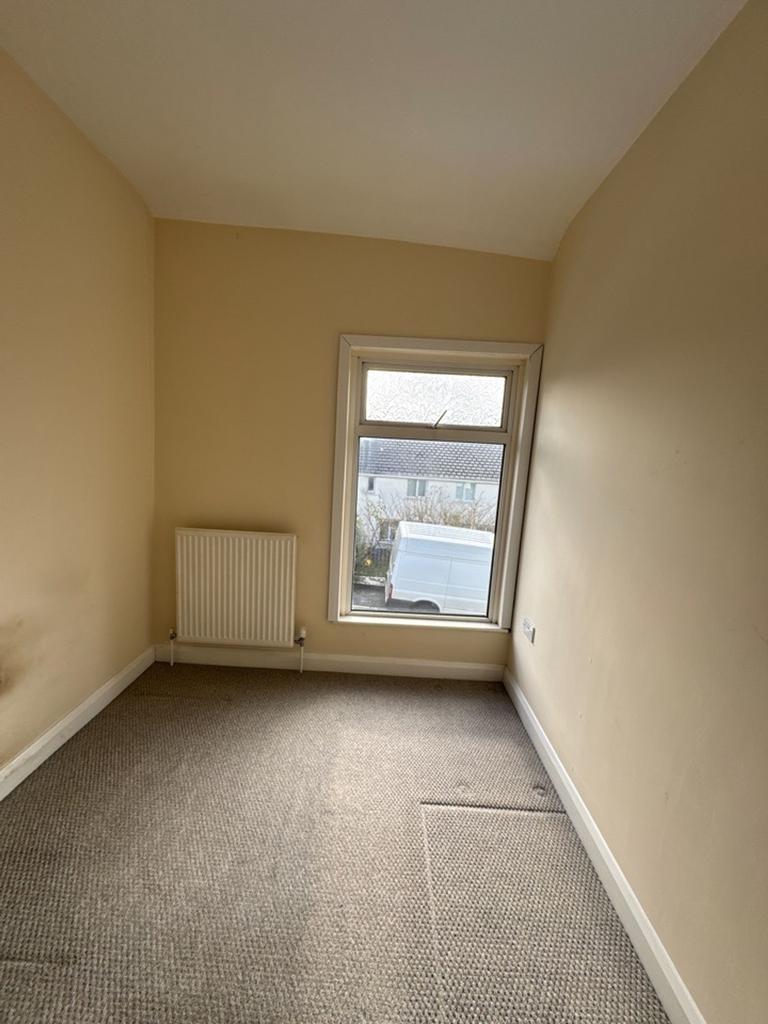 Front Single Bedroom