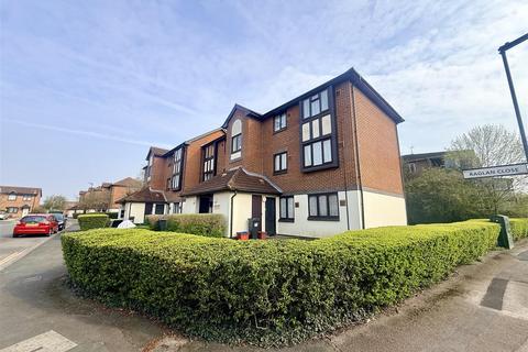 1 bedroom flat to rent, Raglan Close, Hounslow TW4