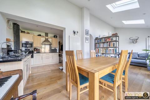4 bedroom detached house for sale, Chiltern Way, Tring