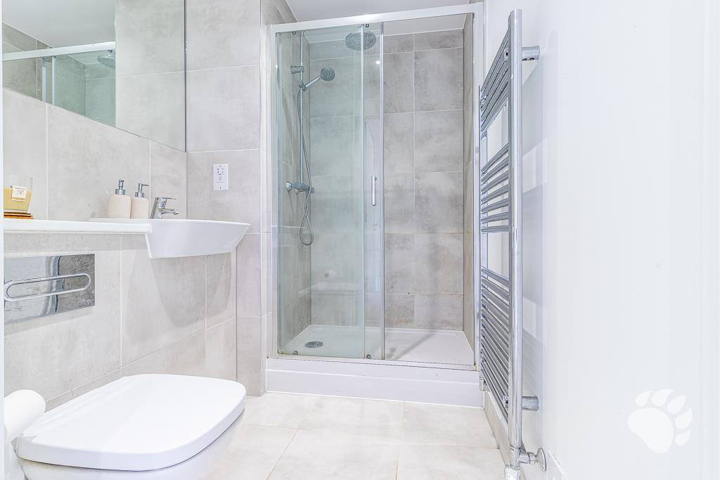 En-Suite to Bedroom 1