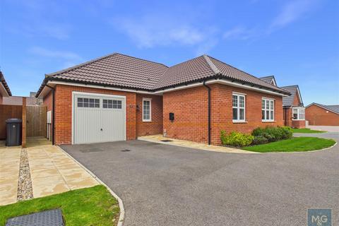 2 bedroom detached bungalow for sale, Lancastrian Close, Bury St. Edmunds IP30