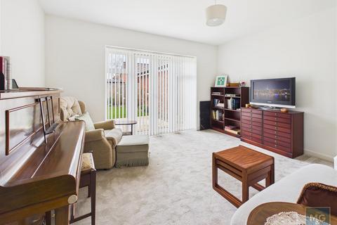 2 bedroom detached bungalow for sale, Lancastrian Close, Bury St. Edmunds IP30