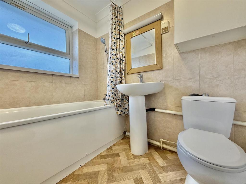 Family Bathroom/ WC