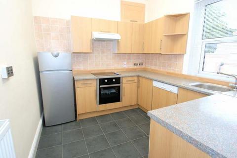 3 bedroom flat to rent, Ravenscar Avenue, Leeds
