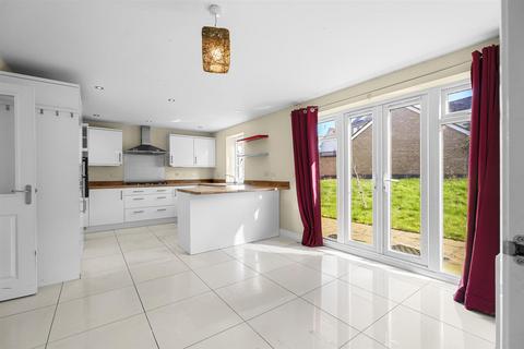 5 bedroom detached house for sale, Towpath Avenue, Northampton