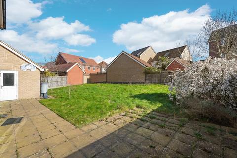 5 bedroom detached house for sale, Towpath Avenue, Northampton