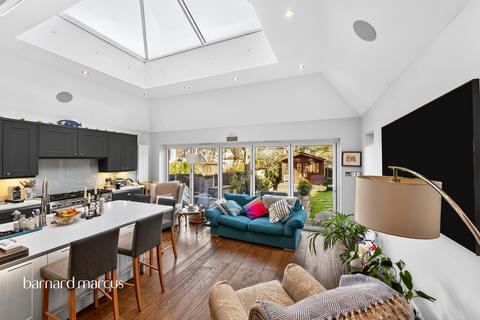 4 bedroom detached house for sale, Woodcote Road, Wallington