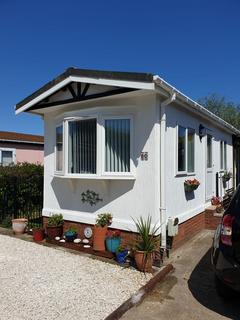 2 bedroom park home for sale, Kingsmans Farm Road, Hullbridge, Hockley