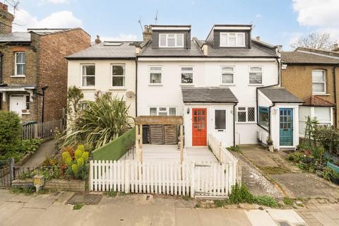 3 bedroom terraced house to rent, Finchley Park, London N12