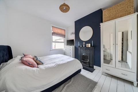 2 bedroom maisonette for sale, Boundary Road, Colliers Wood, London, SW19