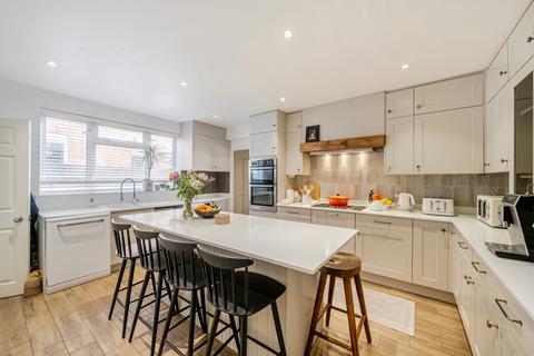 4 bedroom detached house for sale, Chertsey Road, Byfleet, KT14
