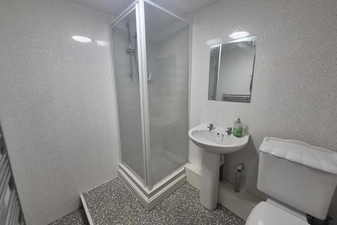 2 bedroom flat to rent, -6 Elm Avenue, Nottingham, NG3