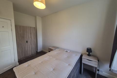 2 bedroom flat to rent, -6 Elm Avenue, Nottingham, NG3