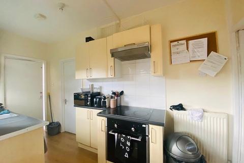 4 bedroom house to rent, Newcombe Road, Southampton, SO15