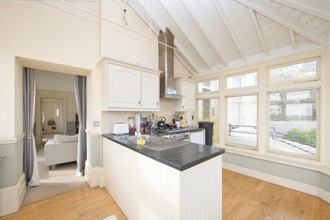 1 bedroom flat for sale, Marine Crescent, Folkestone, Kent, CT20