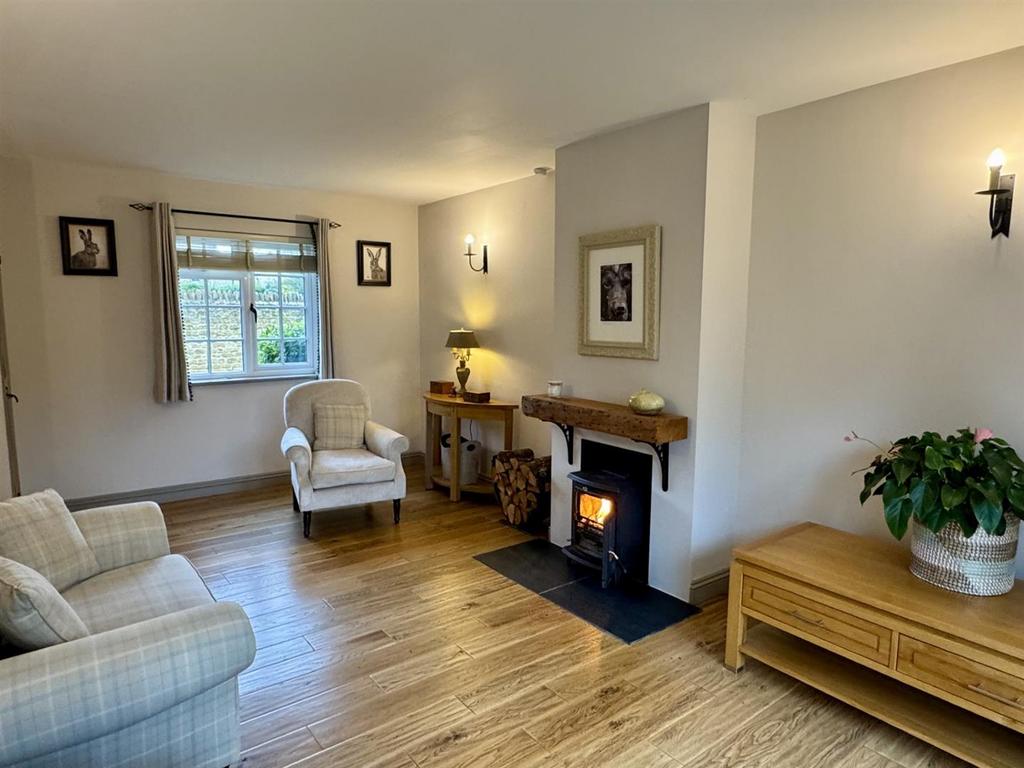 Sitting room 3.jpg