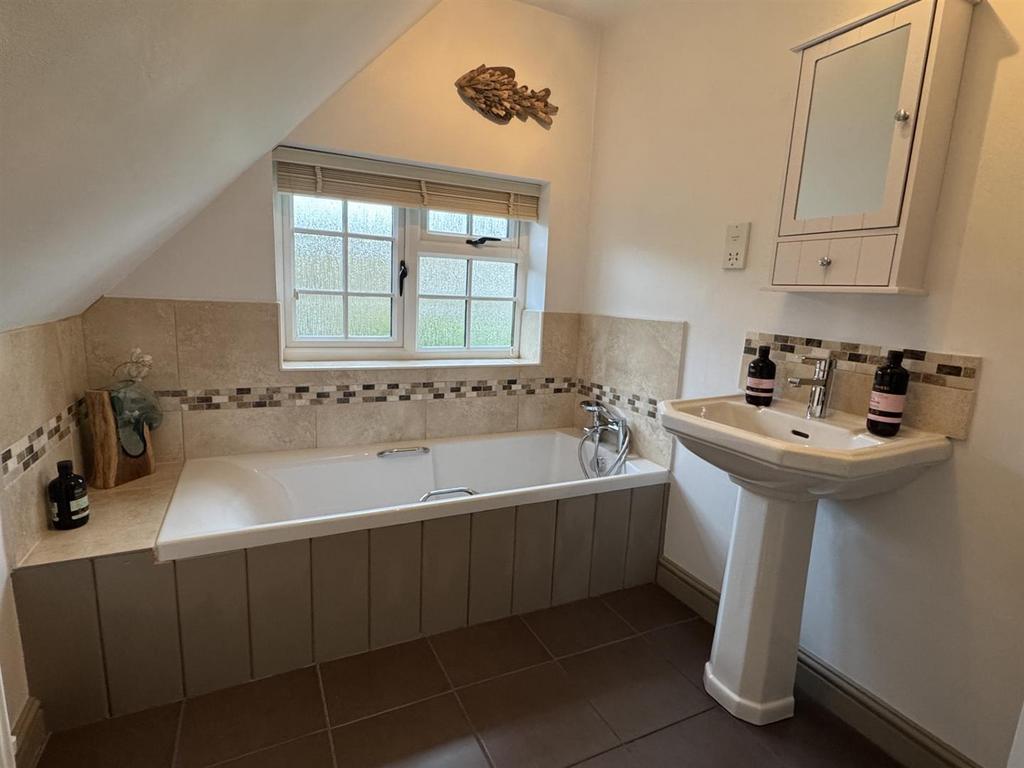 Upstairs bathroom.jpg