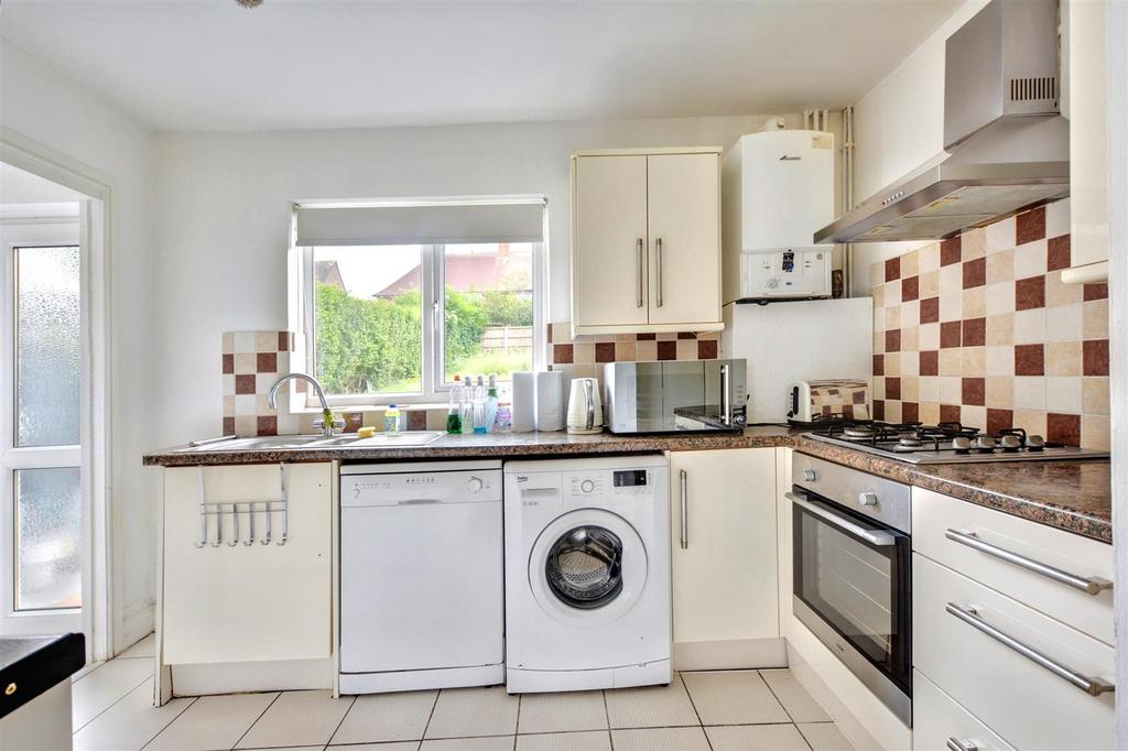 Kitchen 2.jpeg