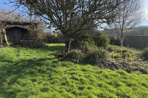 3 bedroom detached house for sale, Heol Cennen, Ffairfach, Llandeilo