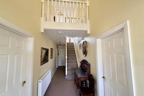 3 bedroom detached house for sale, Heol Cennen, Ffairfach, Llandeilo