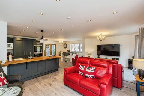 3 bedroom bungalow for sale, Hamsterley Close, Birchwood, Warrington, Cheshire, WA3