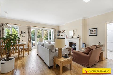 undefined, Green Dragon Lane, London