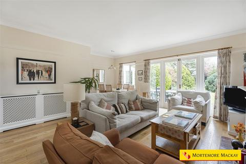 undefined, Green Dragon Lane, London