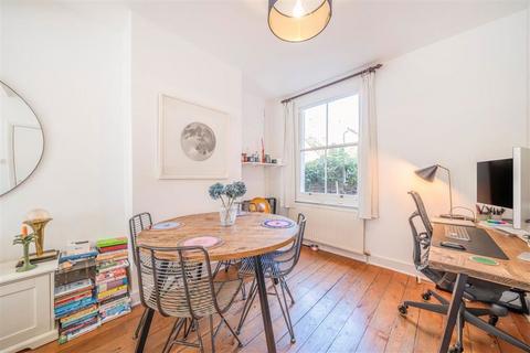 2 bedroom house to rent, Wellington Row, London E2