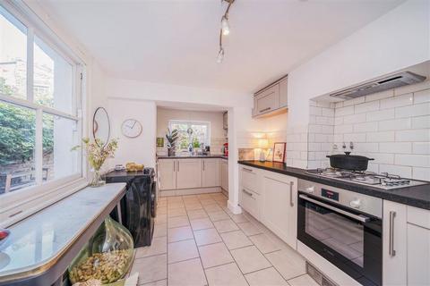 2 bedroom house to rent, Wellington Row, London E2