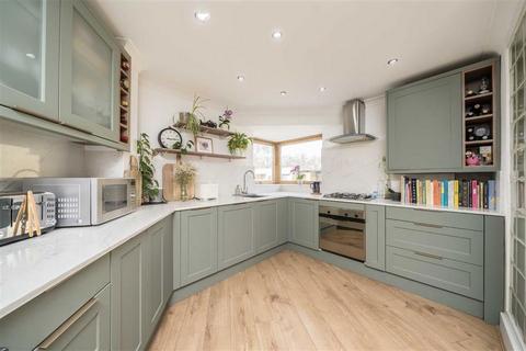 2 bedroom flat for sale, Commercial Road, London E14