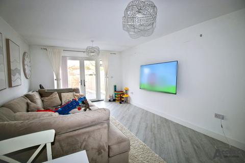 2 bedroom terraced house to rent, Tamar Close, Upminster, RM14