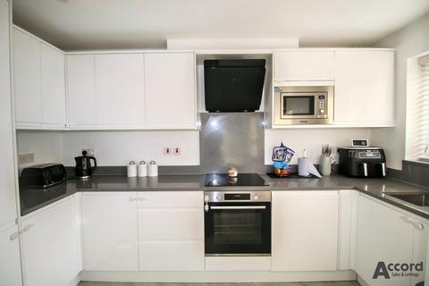 2 bedroom terraced house to rent, Tamar Close, Upminster, RM14