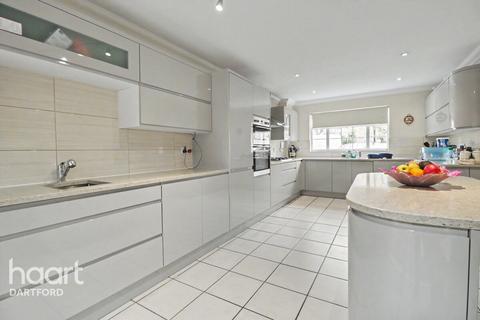 5 bedroom link detached house for sale, Sandringham Drive, Dartford