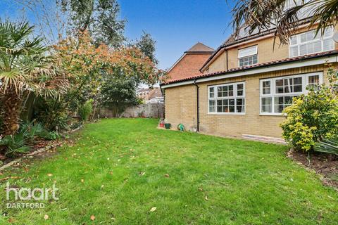 5 bedroom link detached house for sale, Sandringham Drive, Dartford