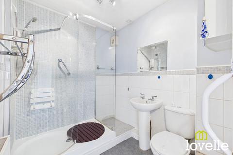 2 bedroom flat for sale, Elm Tree Court, Cottingham HU16