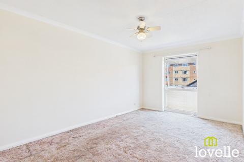 2 bedroom flat for sale, Elm Tree Court, Cottingham HU16