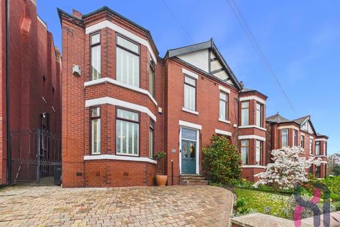 4 bedroom semi-detached house to rent, Claremont Road, Salford, M6